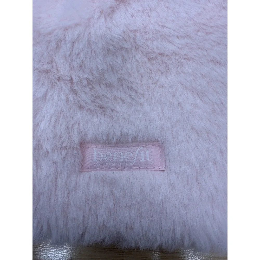 Benefit Cosmetic Makeup Travel Case Bag Pouch Pink Fur‎ Furry wristlet New #47